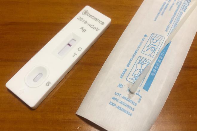 攝影記疫 我的封控視覺日記——核酸與抗原，生活的雙重視界